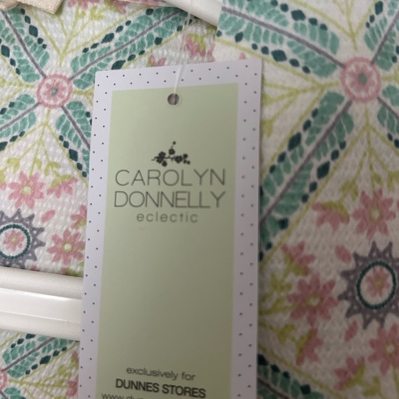 very beautiful, elegant, classy pyjamas. Beautifully sewn with fine details. - Picture 5 of 7